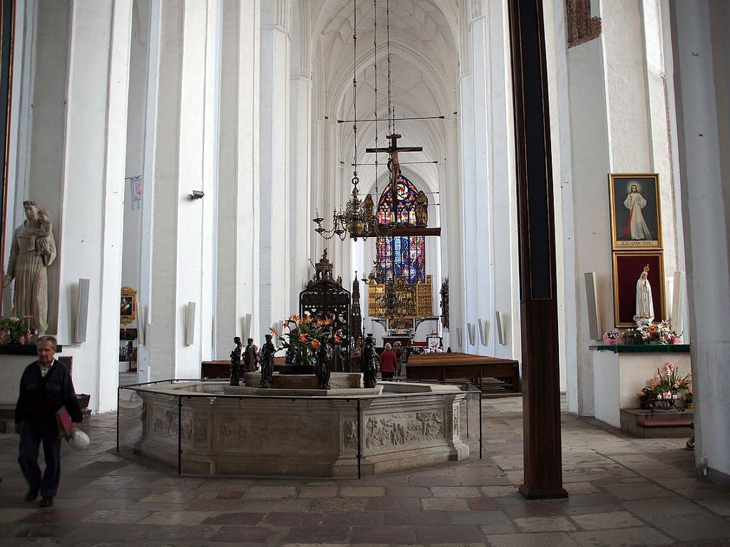 Wnętrze Bazyliki Mariackiej w Gdańsku